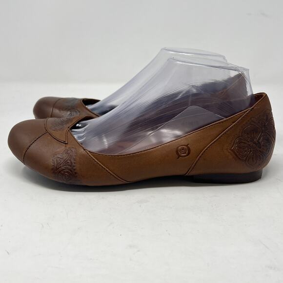 BORN Leather Floral Embossed Slip On Flats Round Toe Ballet Flats Soft Brown 8.5 - Picture 4 of 11